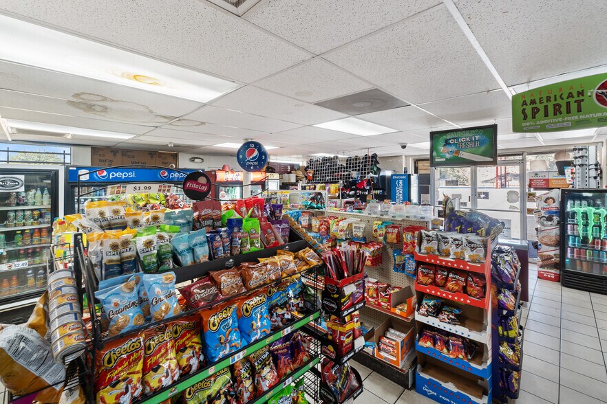 More Photos Of 943 W Westfield Ave, Porterville Service Station For Sale