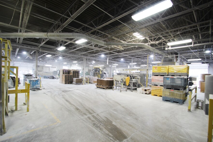 More Photos Of 104 Lee St, Lodi Manufacturing For Lease