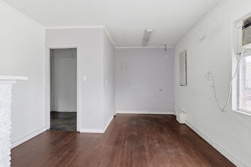 More Photos Of 8710 E Colonial Dr, Orlando Auto Dealership For Lease