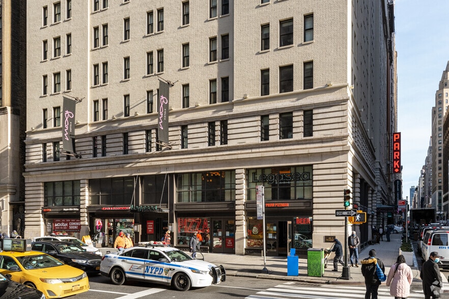 More Photos Of 485 7th Ave, New York Hotel For Lease