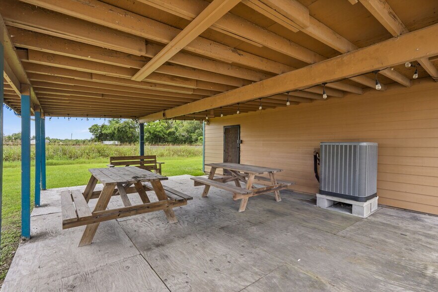 More Photos Of 12605 Highway 6, Santa Fe Bar For Sale