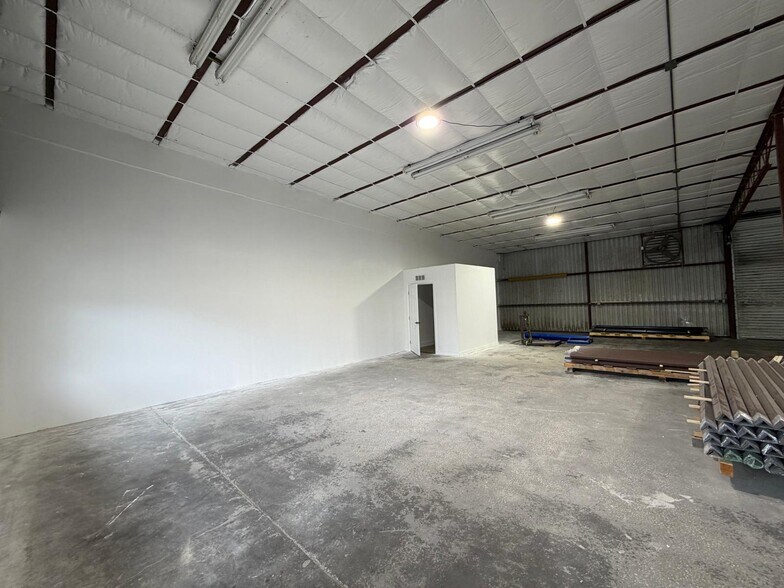 More Photos Of 904 Jan-Mar Ct, Clermont Flex For Lease