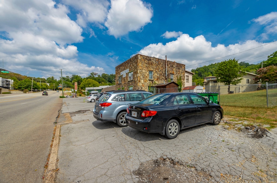 More Photos Of 605 Cherokee Blvd, Chattanooga Storefront Retail Residential For Sale