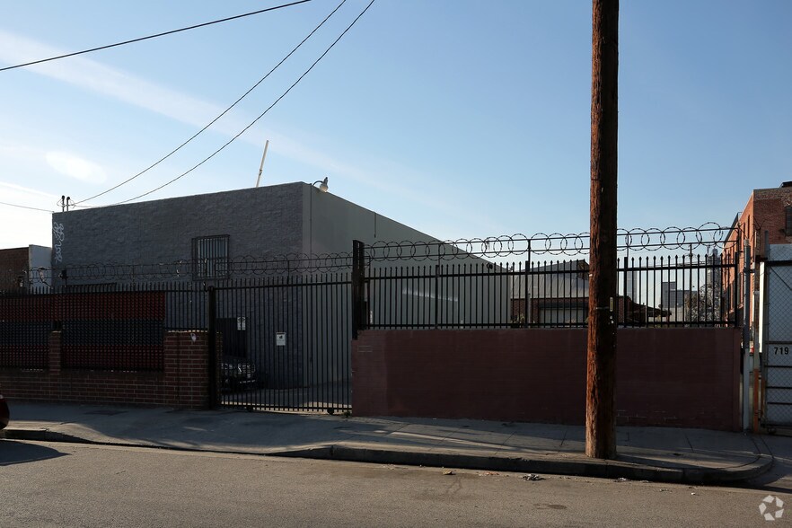 Primary Photo Of 725 Ceres Ave, Los Angeles Warehouse For Lease