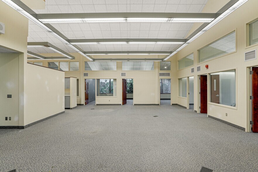 More Photos Of 2965 Ryan Dr SE, Salem Medical For Sale