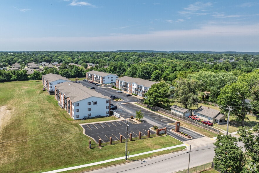 More Photos Of 1325 S Lillian Ave, Bolivar Apartments For Sale