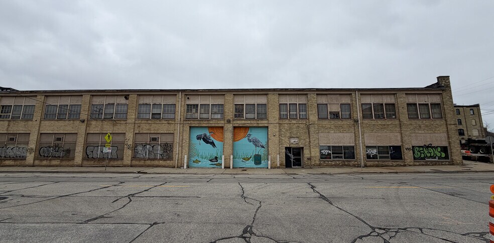 More Photos Of 1500-1538 W Saint Paul Ave, Milwaukee Manufacturing For Sale