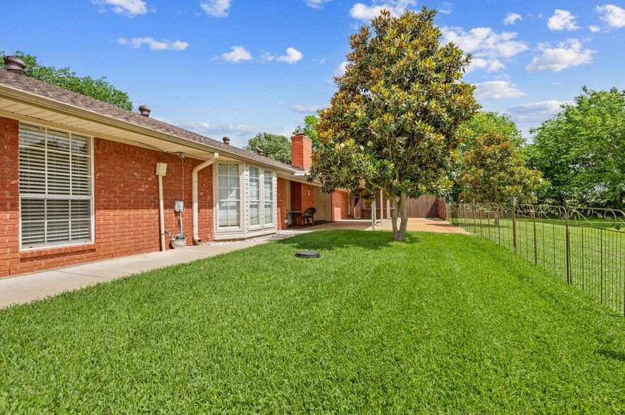 More Photos Of 981 Witherspoon Way, Flower Mound Industrial For Sale