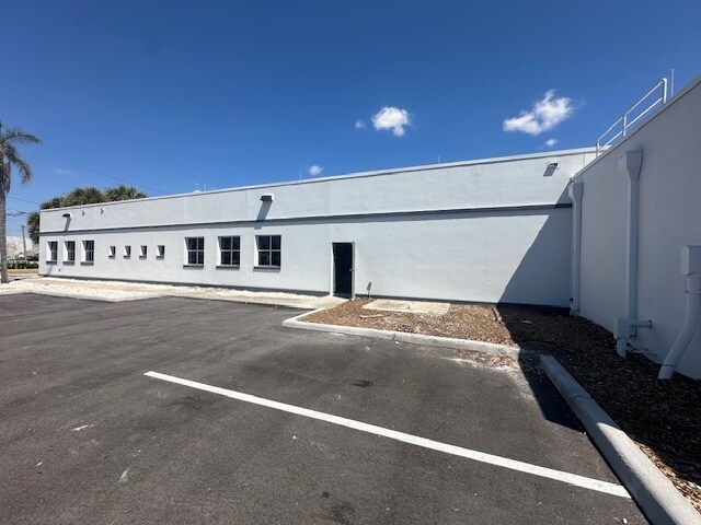 More Photos Of 4650 N Dixie Hwy, Oakland Park Medical For Lease