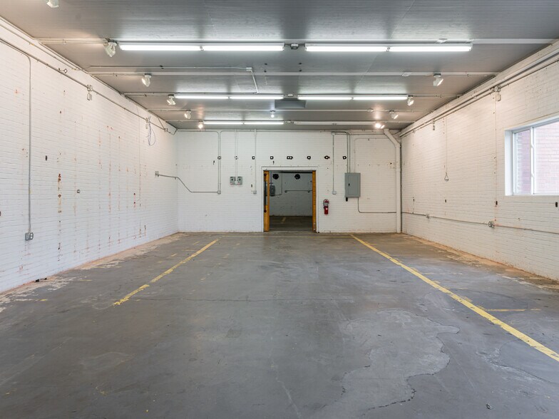 More Photos Of 701 Oriole Dr, Hendersonville Warehouse For Sale