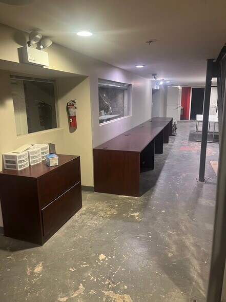 More Photos Of 2816 N Lincoln Ave, Chicago General Retail For Sale