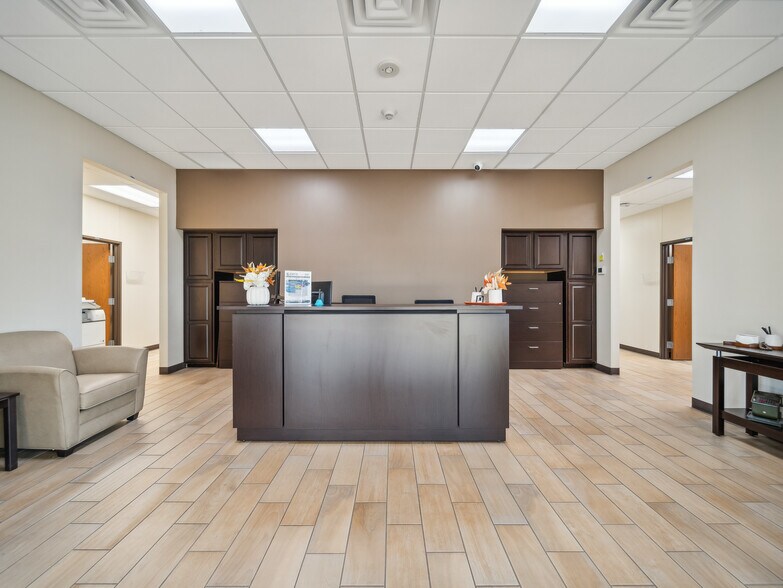 More Photos Of 2005 N Yellowood Ave, Broken Arrow Warehouse For Sale