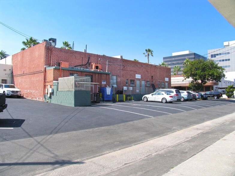 More Photos Of 2624-2636 Wilshire Blvd, Santa Monica Freestanding For Lease