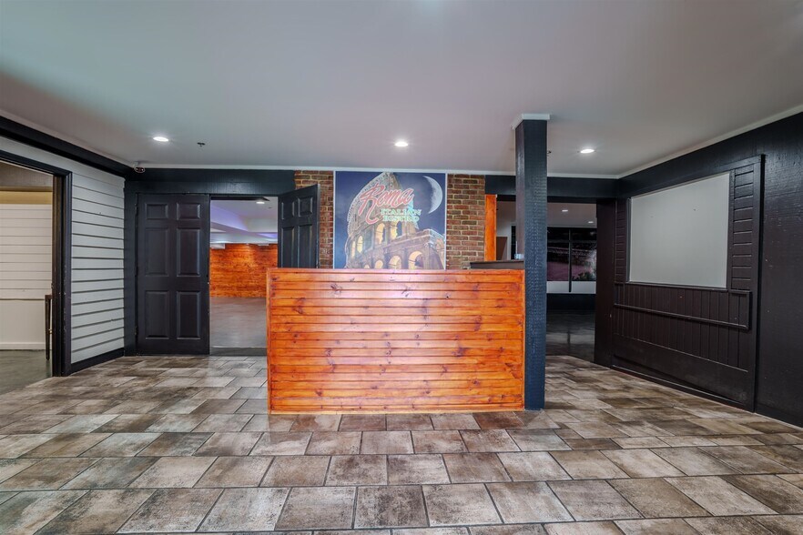 More Photos Of 4840 Hatch Blvd, Muscle Shoals Restaurant For Sale