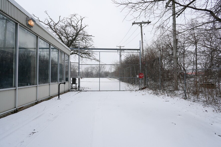 More Photos Of 646 Chicago Rd, Chicago Heights Office For Lease