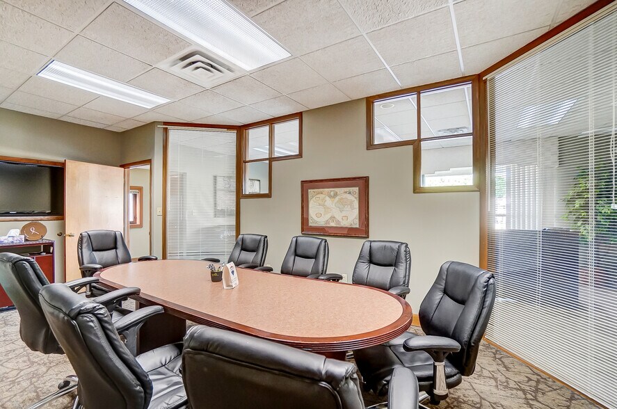 More Photos Of 8900 N Dixie Dr, Dayton Medical For Lease