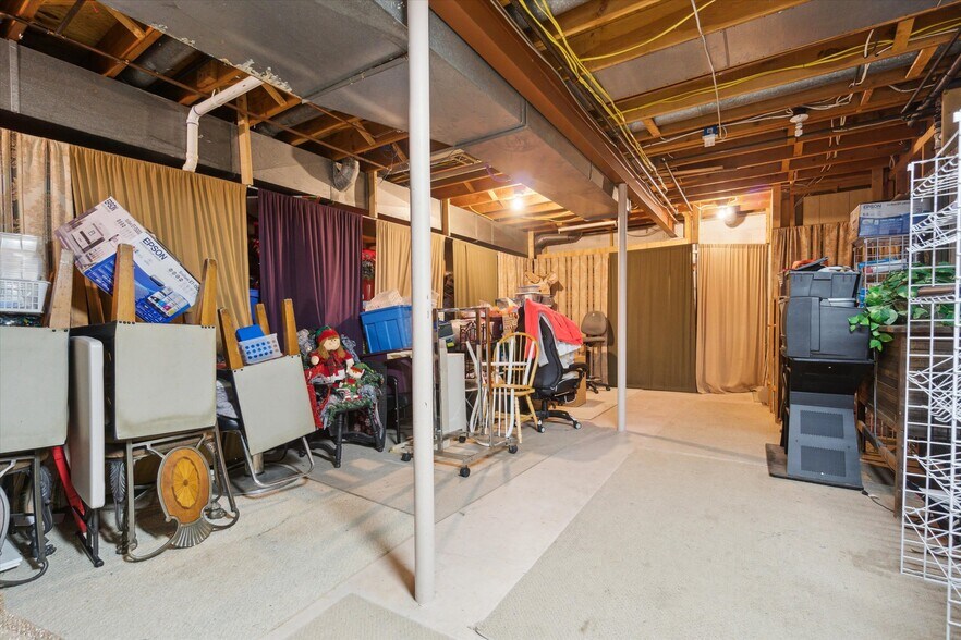 More Photos Of 4344 Richfield Rd, Flint Office For Sale