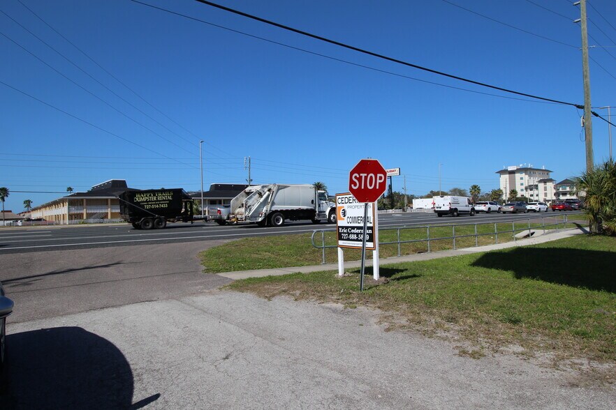 More Photos Of 2312 US Highway 19, Holiday Office For Sale