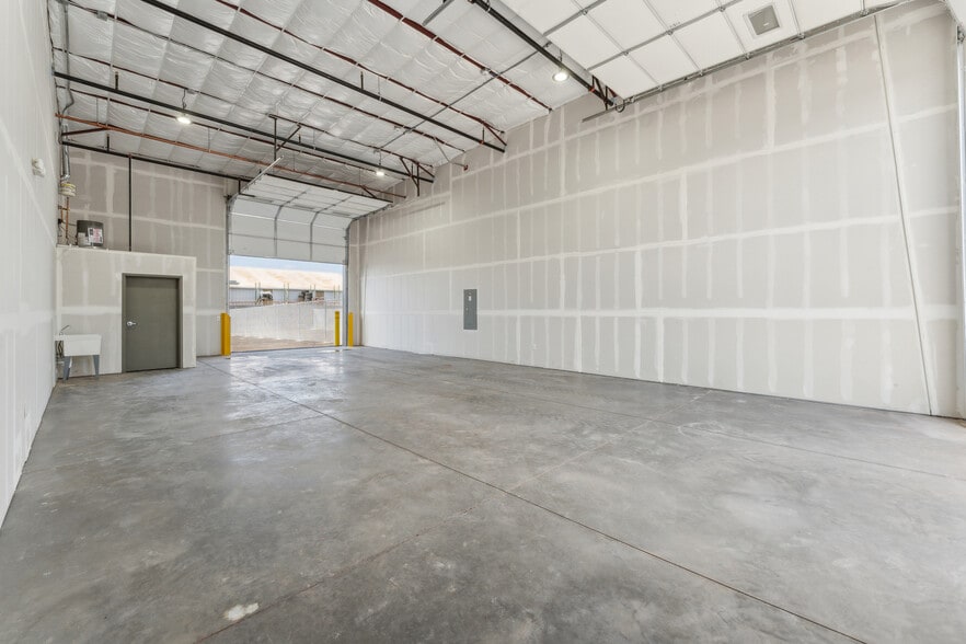More Photos Of 18704 Marketplace dr, Queen Creek Industrial For Lease