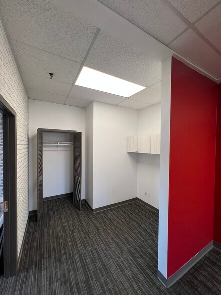 More Photos Of 643-675 Boul Curé-Labelle, Laval Storefront Retail Office For Lease