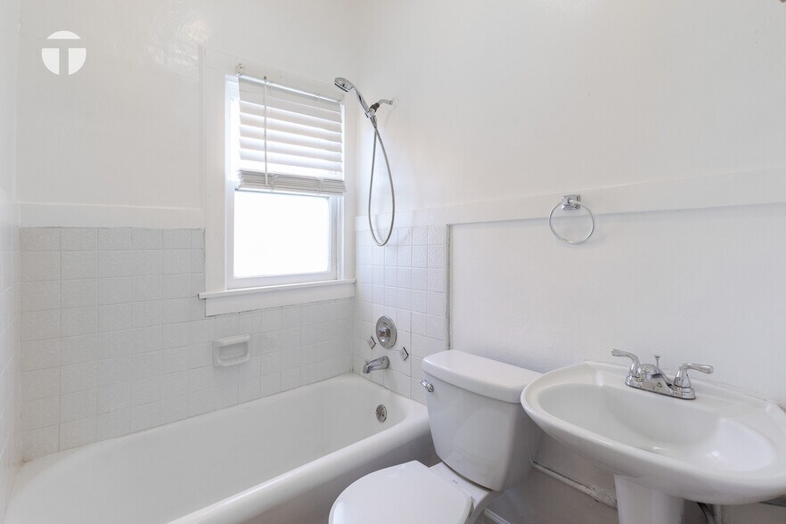 More Photos Of 916-926 22nd St, Sacramento Apartments For Sale