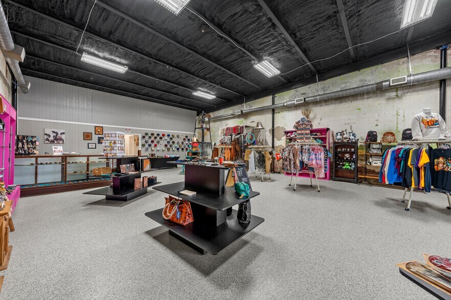 More Photos Of 219 Ave C, Rosebud General Retail For Sale