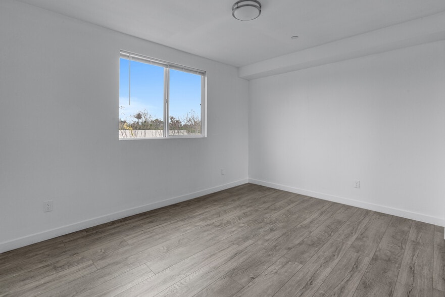More Photos Of 2042 E El Segundo Blvd, Compton Apartments For Sale