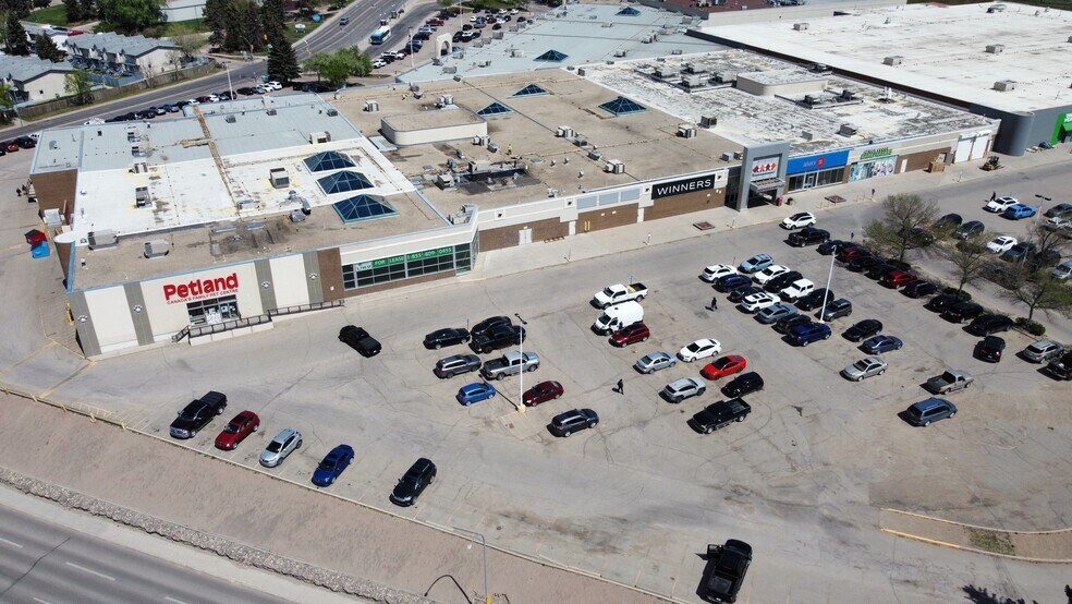 More Photos Of 300 Confederation Dr, Saskatoon General Retail For Sale