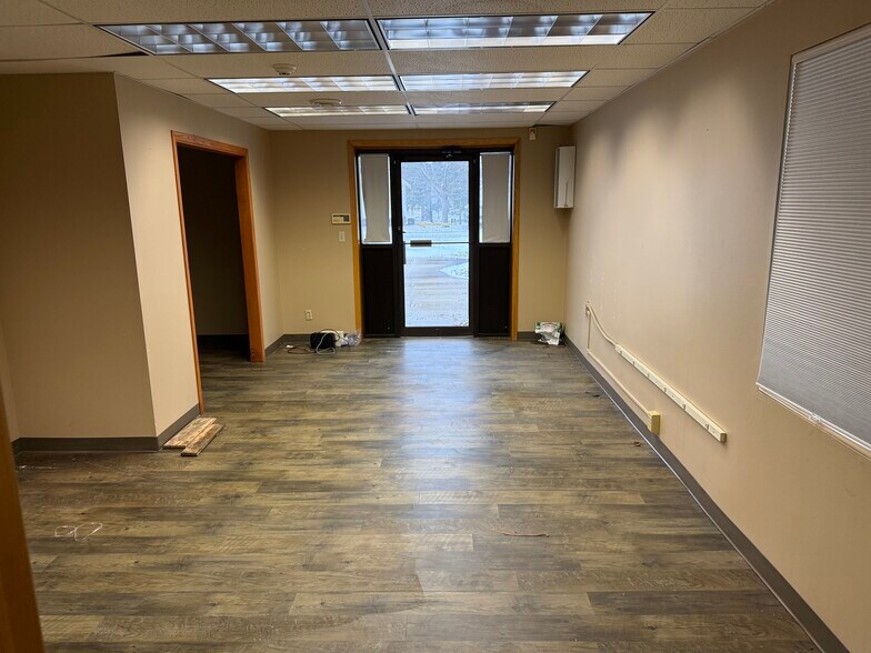 More Photos Of 106 E Main St, Lake Mills Office For Sale