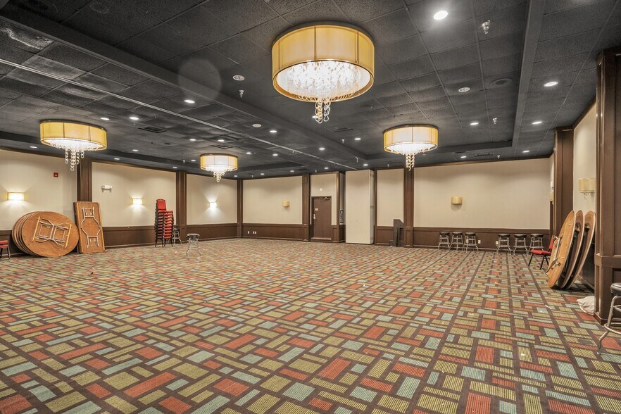 More Photos Of 3100 W Wall St, Midland Hotel For Sale