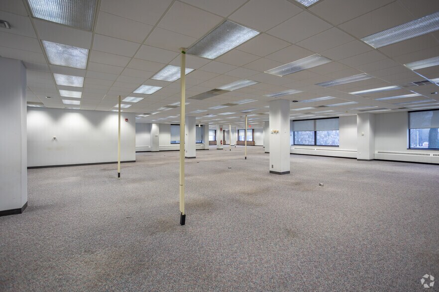 More Photos Of 2501 Wilmington Rd, New Castle Office For Sale