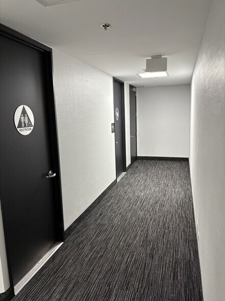 More Photos Of 5200 W Century Blvd, Los Angeles Office For Lease