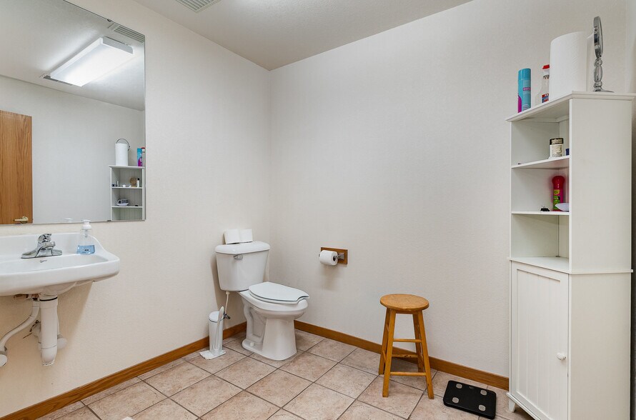 More Photos Of 635 N Center Rd, Saginaw Office For Sale