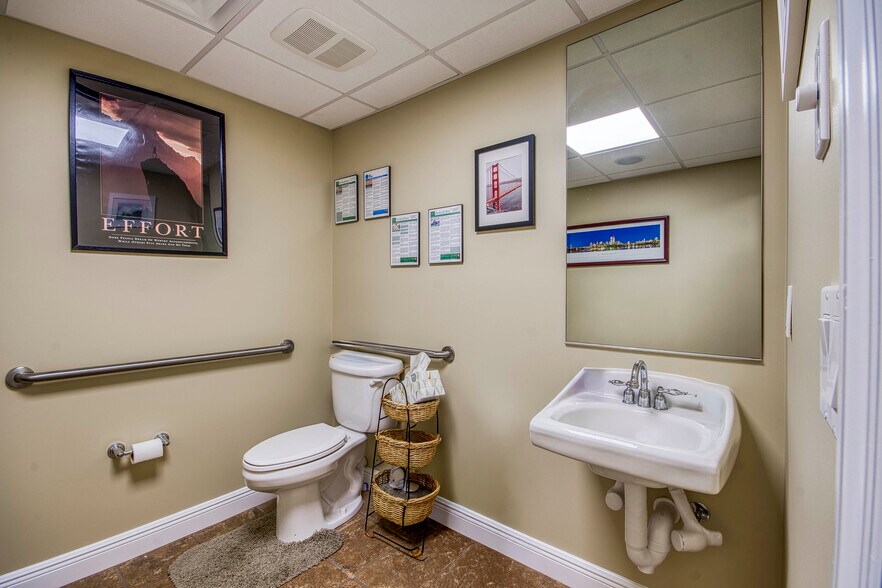 More Photos Of 2662-2698 SE Willoughby Blvd, Stuart Office For Sale