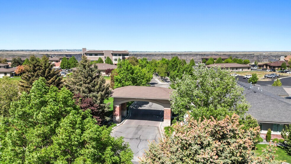 More Photos Of 236 River Vista Pl, Twin Falls Office For Lease