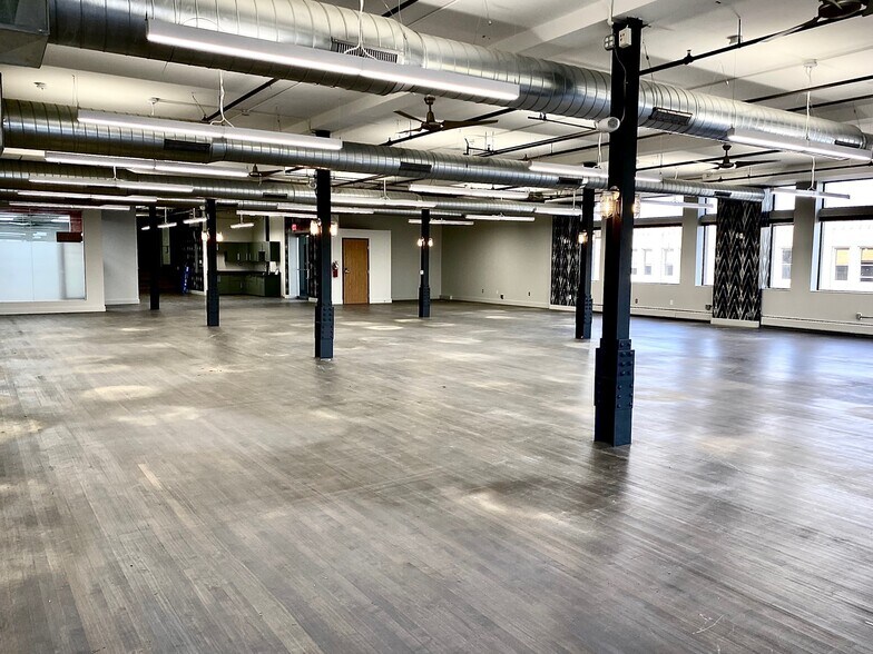 More Photos Of 301-303 W 4th St, Royal Oak Office For Lease