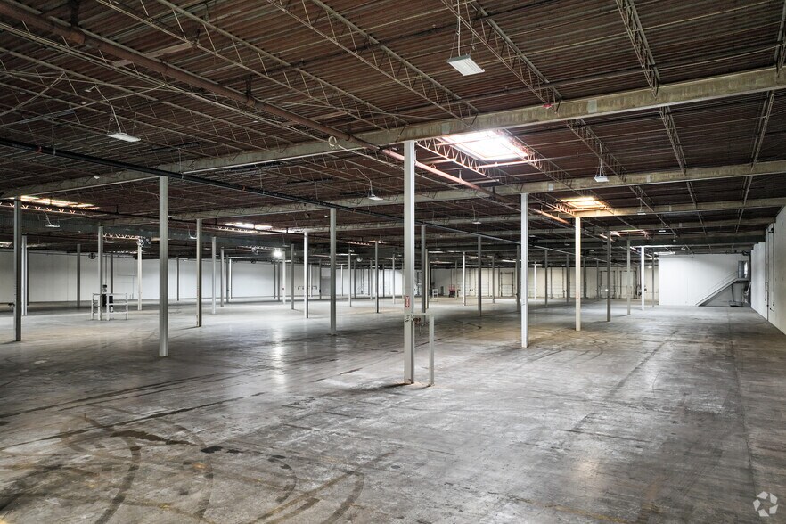 More Photos Of 1810 Kelly Blvd, Carrollton Warehouse For Lease