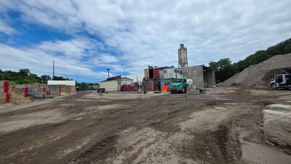 More Photos Of 131 Old Northport Rd, Kings Park Industrial For Sale