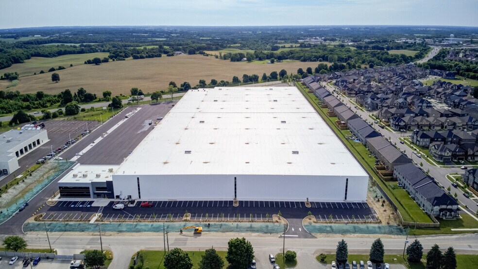 More Photos Of 151 Garden Ave, Brantford Distribution For Lease