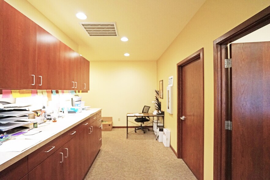 More Photos Of 3907 Creekside Loop, Yakima Office For Lease