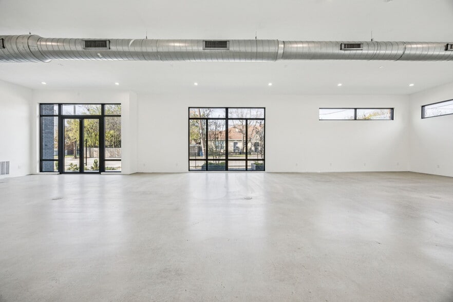 More Photos Of 446 Tyler St, Dallas Office For Sale