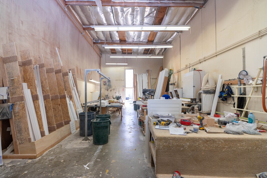 More Photos Of 6400 Variel Ave, Woodland Hills Manufacturing For Lease