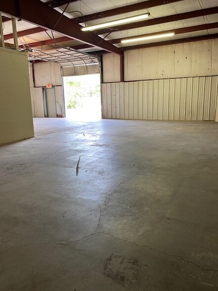 More Photos Of 3222 Bart Conner Dr, Norman Warehouse For Lease