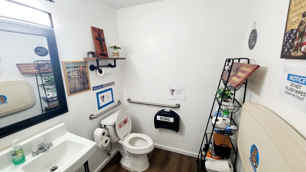 More Photos Of 555 8th St, Daytona Beach Distribution For Sale