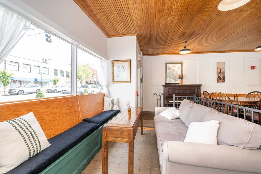 More Photos Of 2015 Madison rd, Cincinnati Storefront Retail Residential For Lease