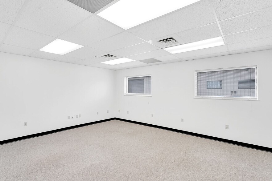 More Photos Of 6 Four Coins Dr, Canonsburg Light Distribution For Lease