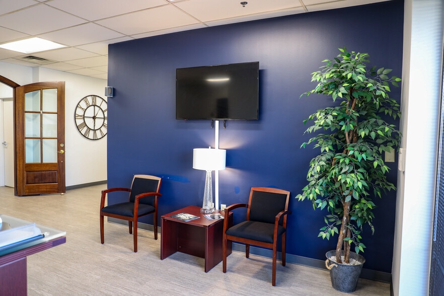 More Photos Of 1585 Roadhaven Dr, Stone Mountain Warehouse For Lease