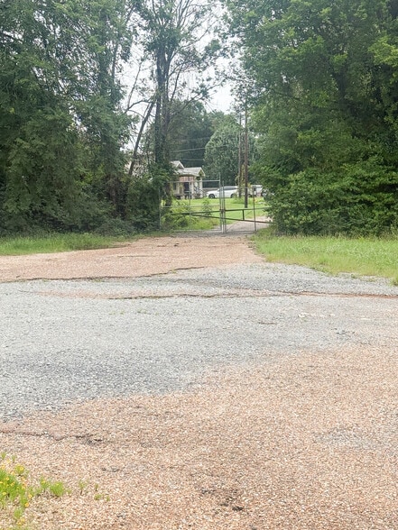 More Photos Of 1765 Claiborne Ave, Shreveport Warehouse For Lease