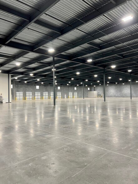 More Photos Of 20821 Clay Center Dr, Katy Distribution For Sale