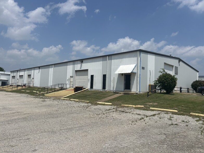 Primary Photo Of 1809 S Peyco Dr, Arlington Warehouse For Sale